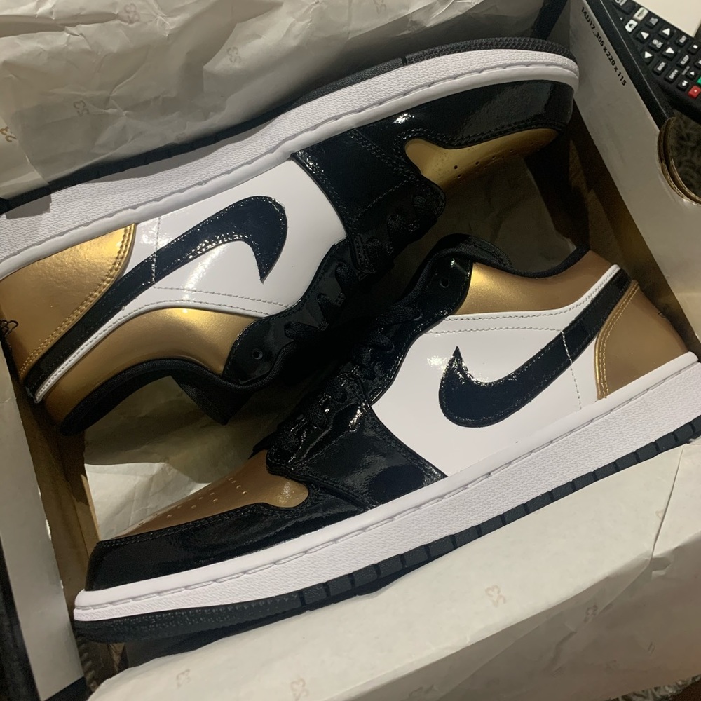 DS Jordan 1 Low Gold Toe size 10.5